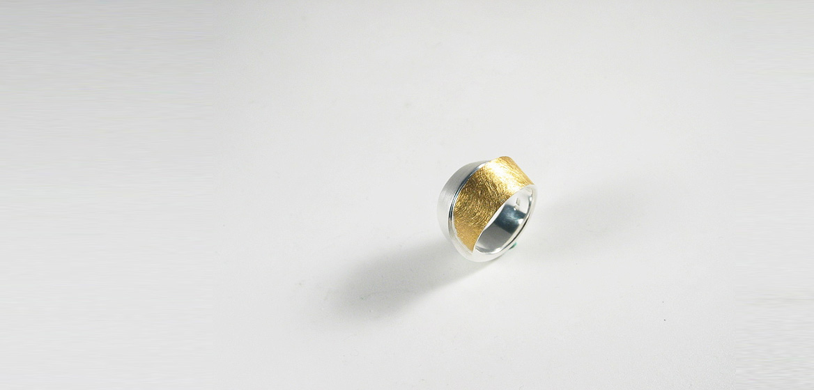 zilveren-ring-gecombineerd-met-goud-18-krt.jpg